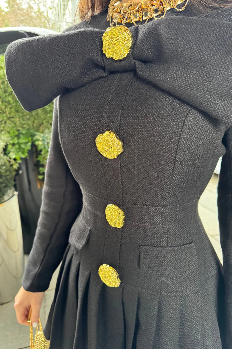 Buttoned Dress With Large Decorative Gold Buttons And Neckline Bow - Black